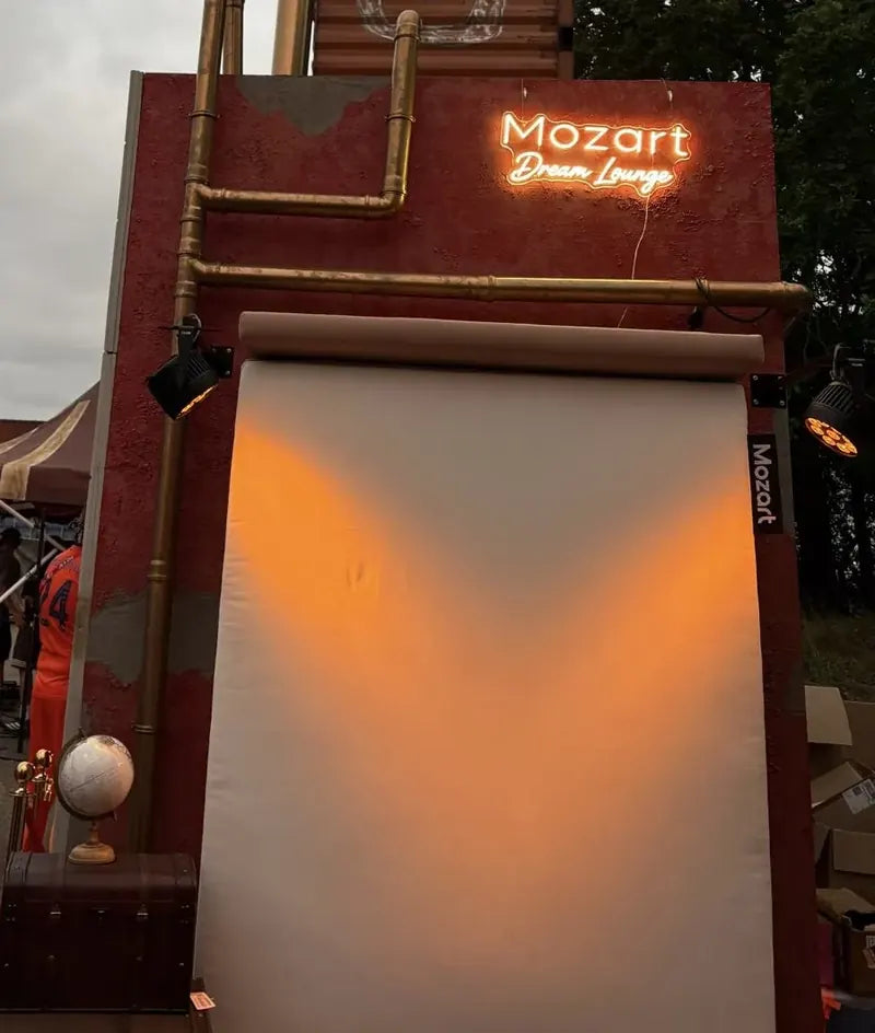 Beleuchteter Schriftzug Mozart Dream Lounge